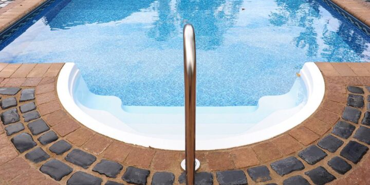 منظور از راه اندازی استخر در فصل بهار چیست؟