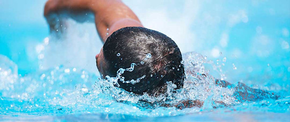 آیا با شنا کردن در استخر کاهش وزن امکان پذیر است؟