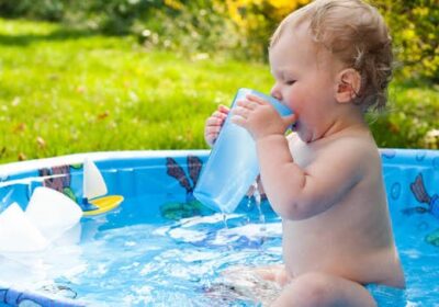 از خطرات و عوارض خوردن آب استخر چه می دانید؟