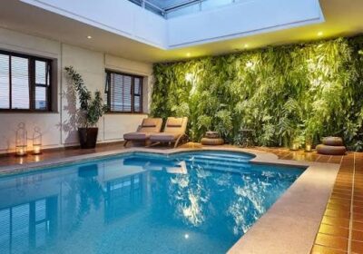 از مزایای استخر سرپوشیده در خانه چه می دانید؟